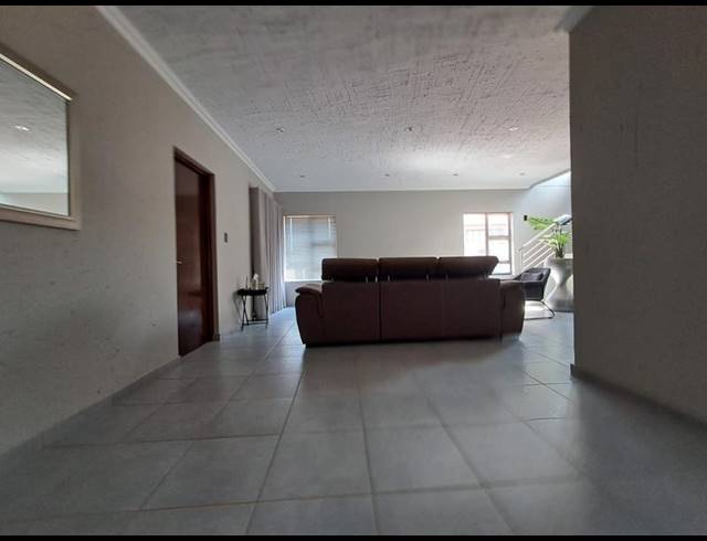 3 BEDROOM HOUSE FOR SALE IN HALFWAY HOUSE